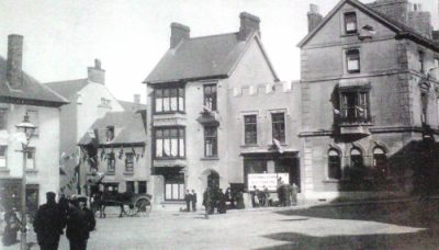 castle-square-old